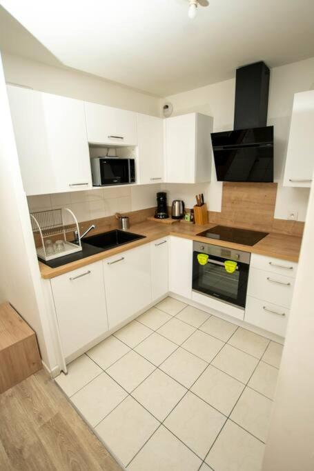 Appartement T2 Au Calme Proche Gare, Parking Prive *